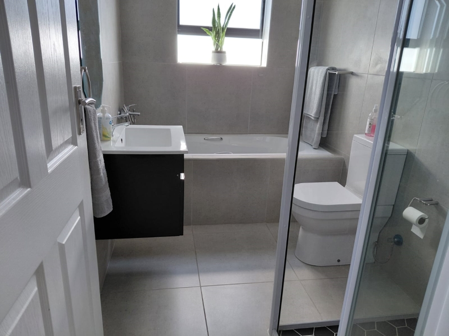 To Let 2 Bedroom Property for Rent in Reebok Western Cape